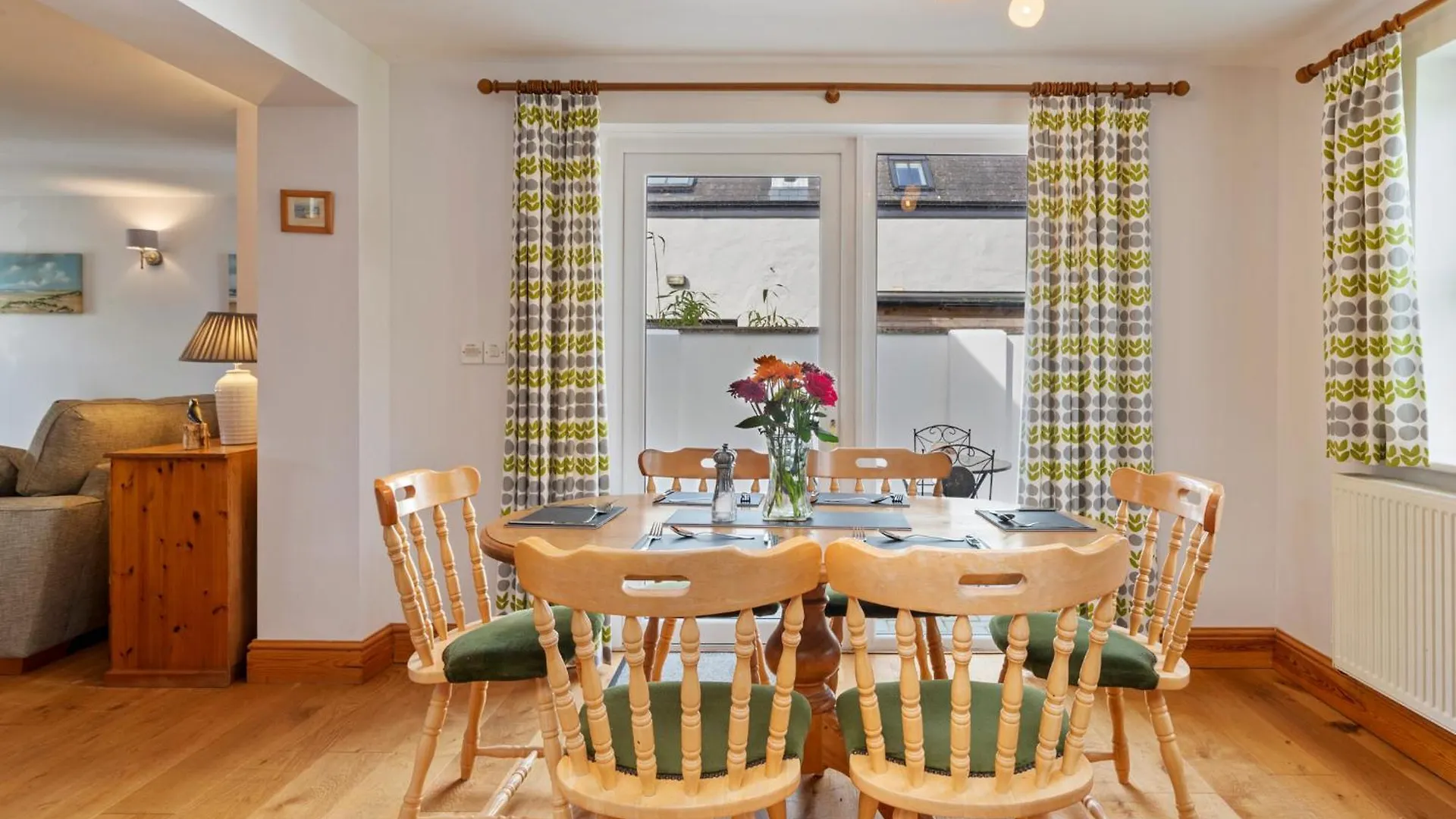 Holiday home Two Hoots - Peaceful Rural Views Tenby