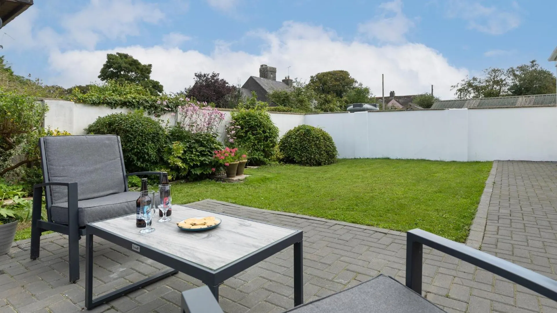 Holiday home Two Hoots - Peaceful Rural Views Tenby