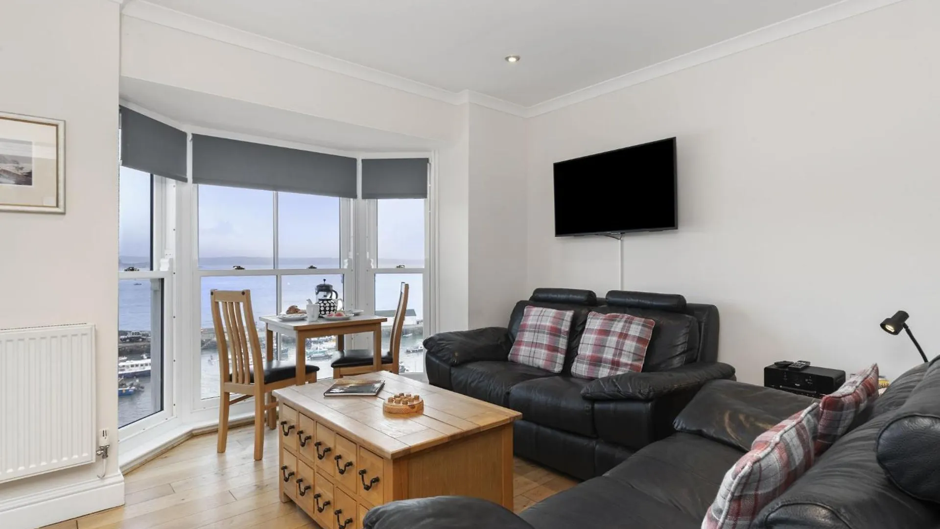 The Lookout At Goscar - Perfectly Positioned With Views Holiday home