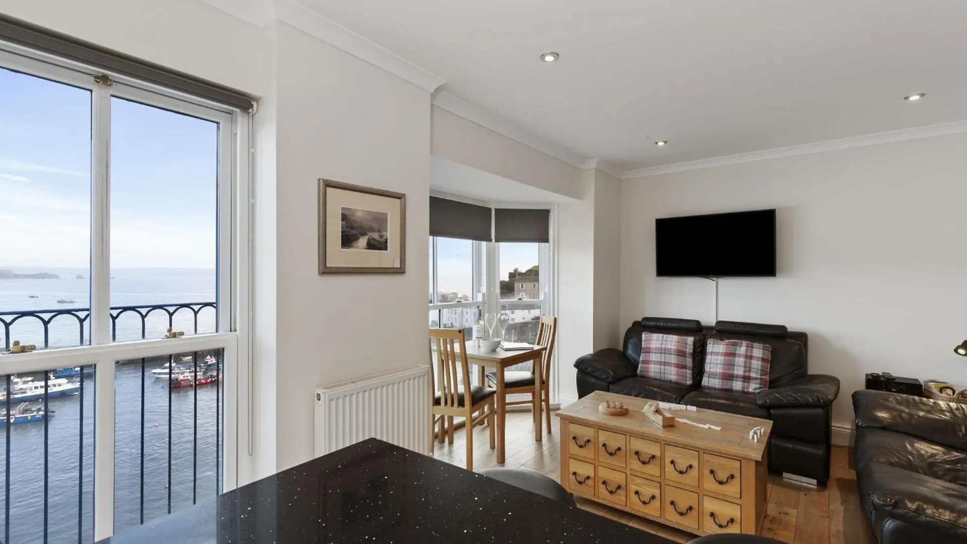 The Lookout At Goscar - Perfectly Positioned With Views Tenby