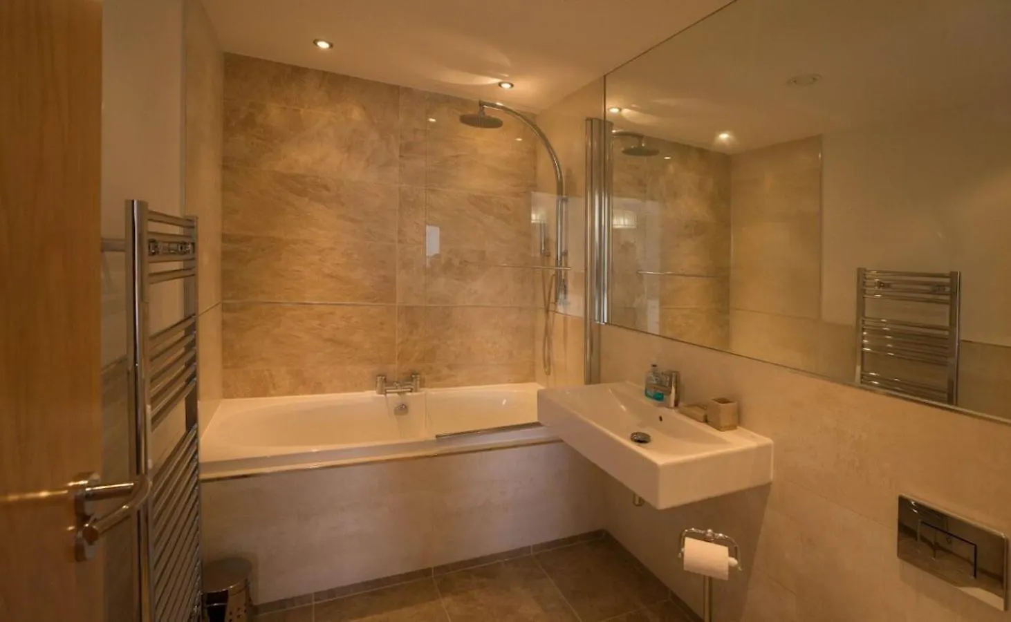 No 5 Court House, - Luxurious 5 Star Apartment *