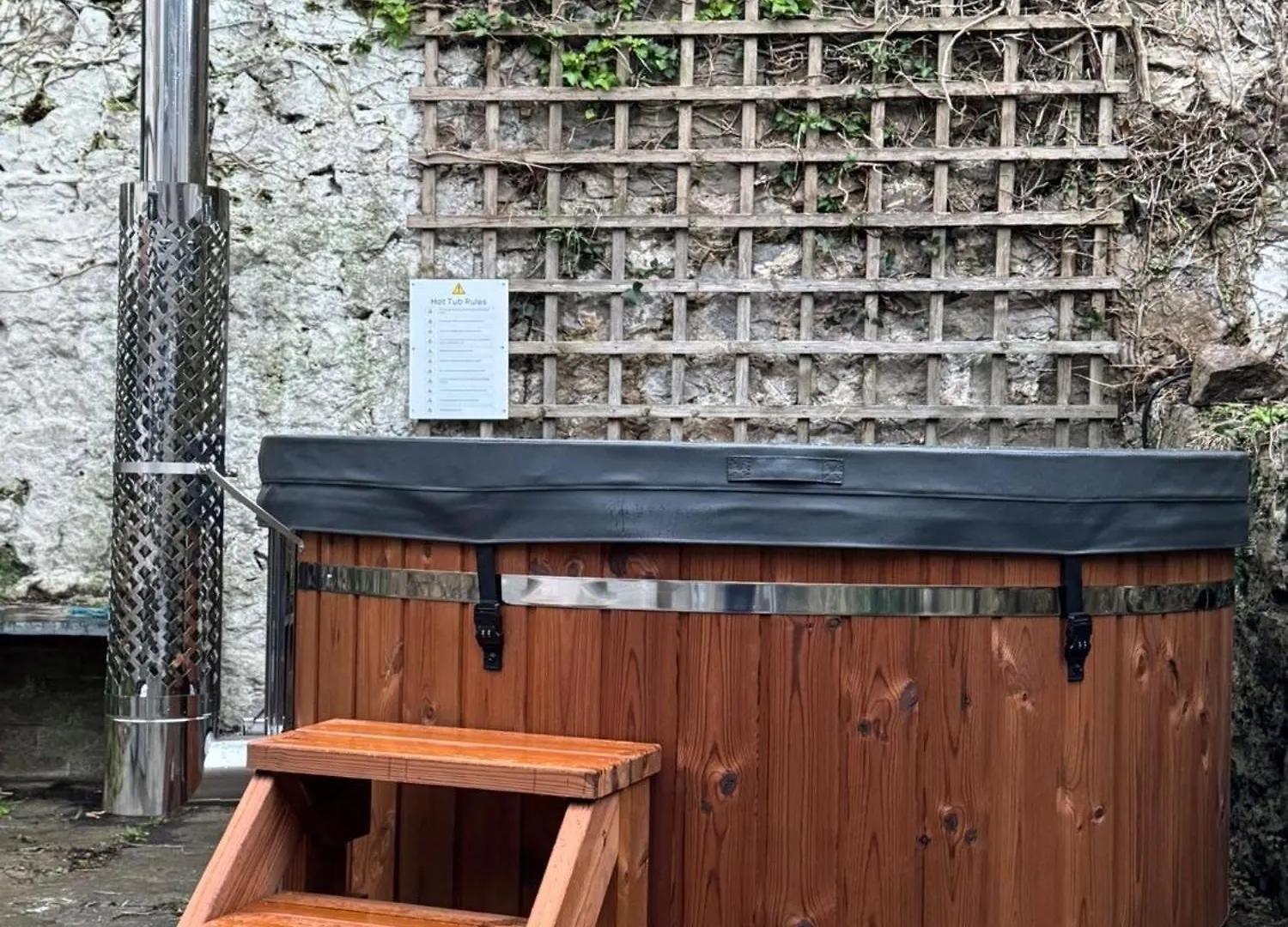 Pink - 4 Bedrooms & Hot Tub - * Tenby