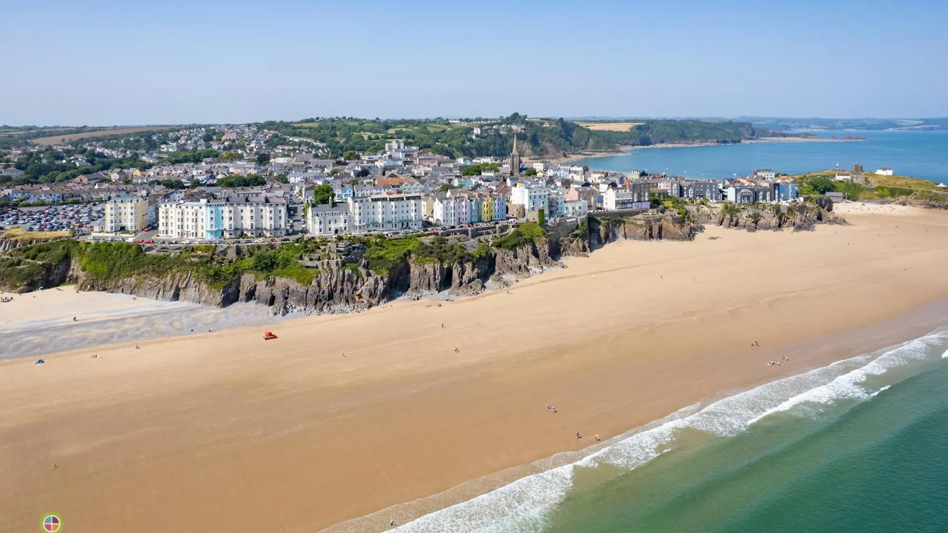 Penlan - Short Stroll To Town And Beaches Holiday home Tenby