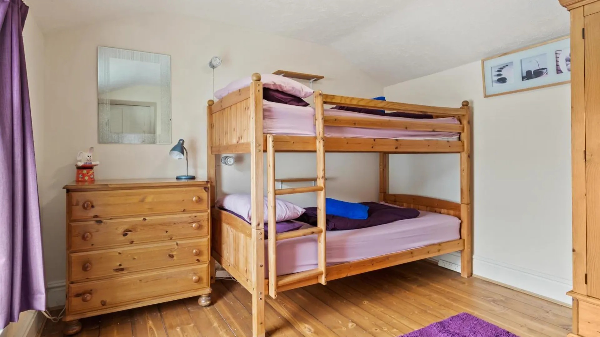 Penlan - Short Stroll To Town And Beaches Holiday home *