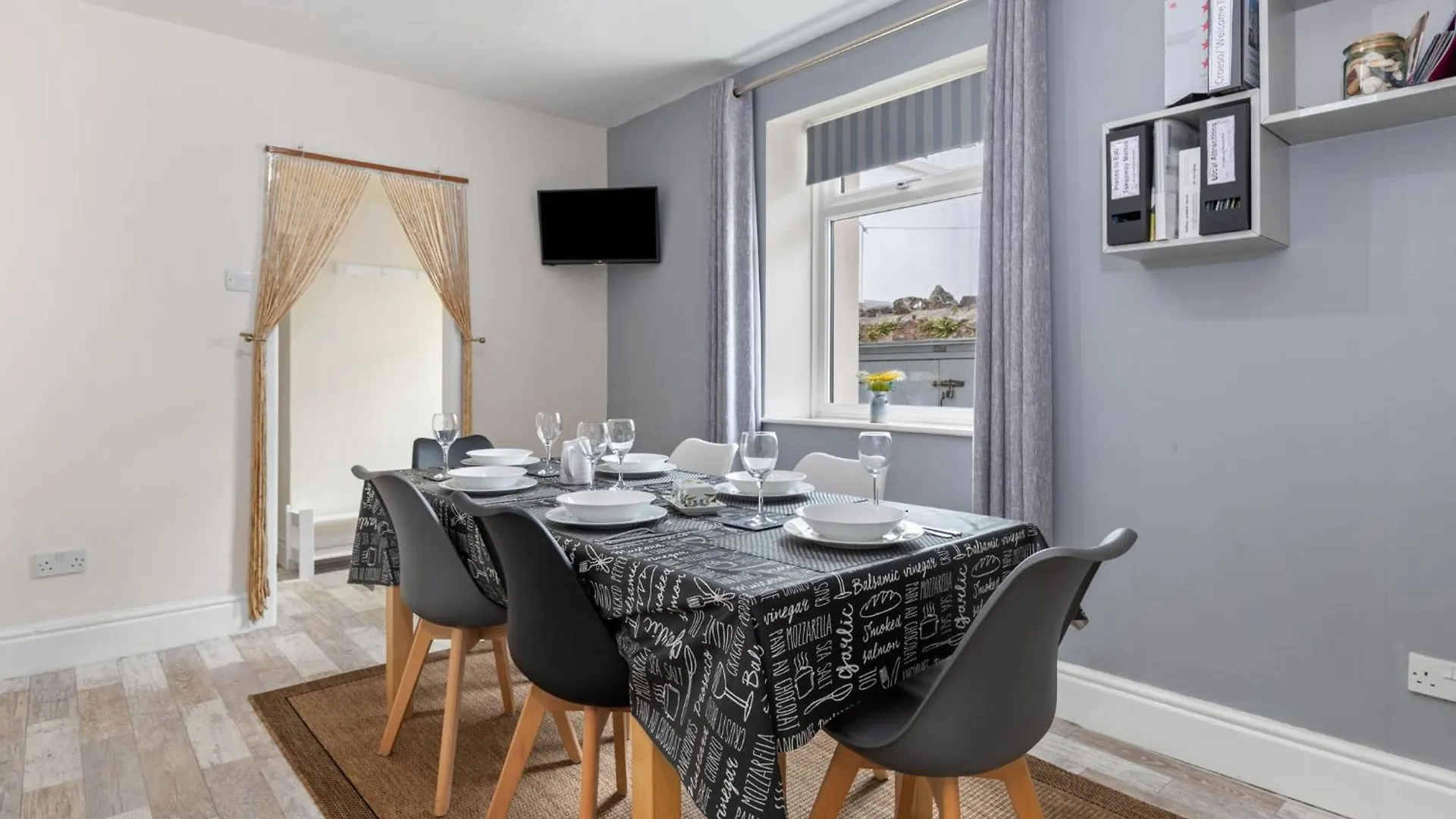 Penlan - Short Stroll To Town And Beaches Tenby