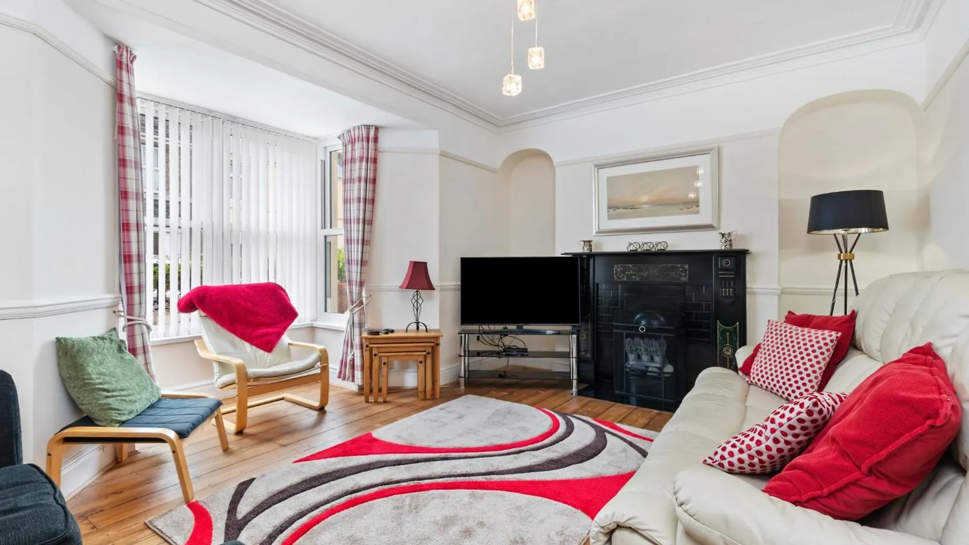 Penlan - Short Stroll To Town And Beaches Tenby
