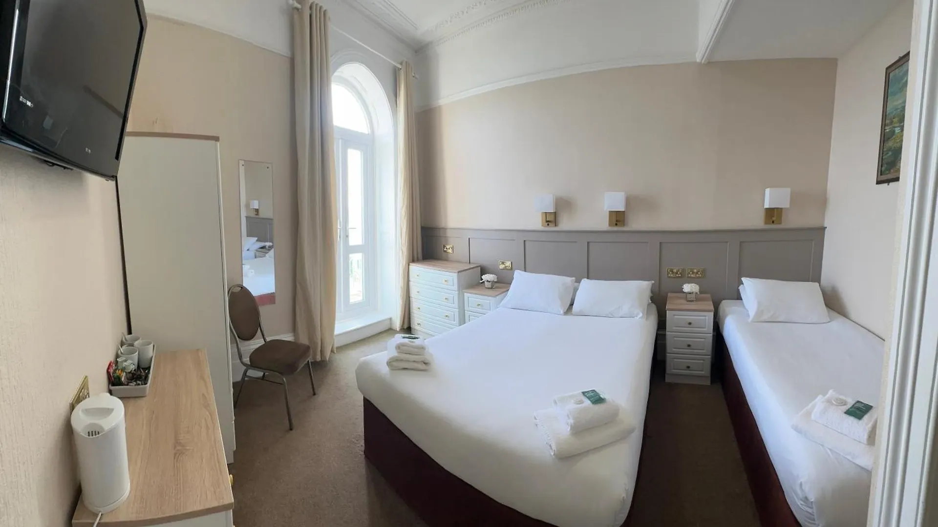 Clarence House 2* Tenby