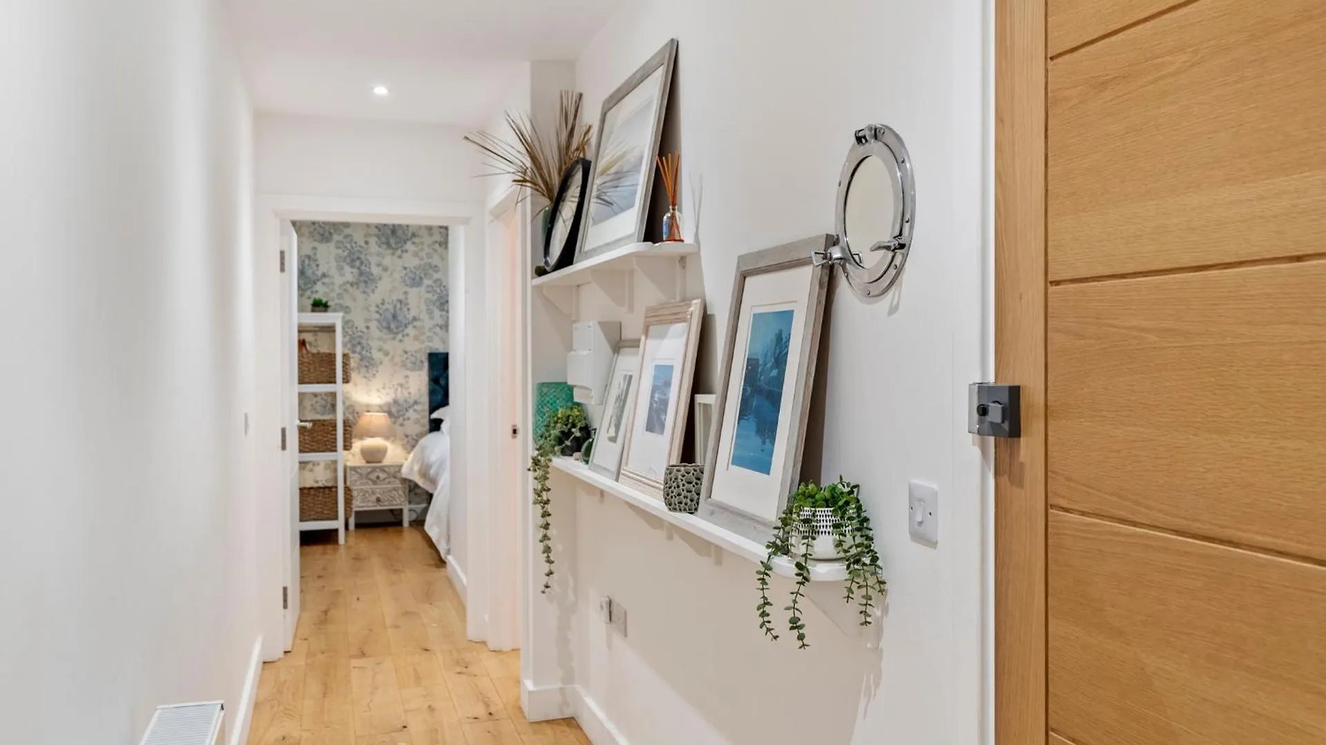 Midnight - Spectacular Sea And Harbour Views Apartment Tenby