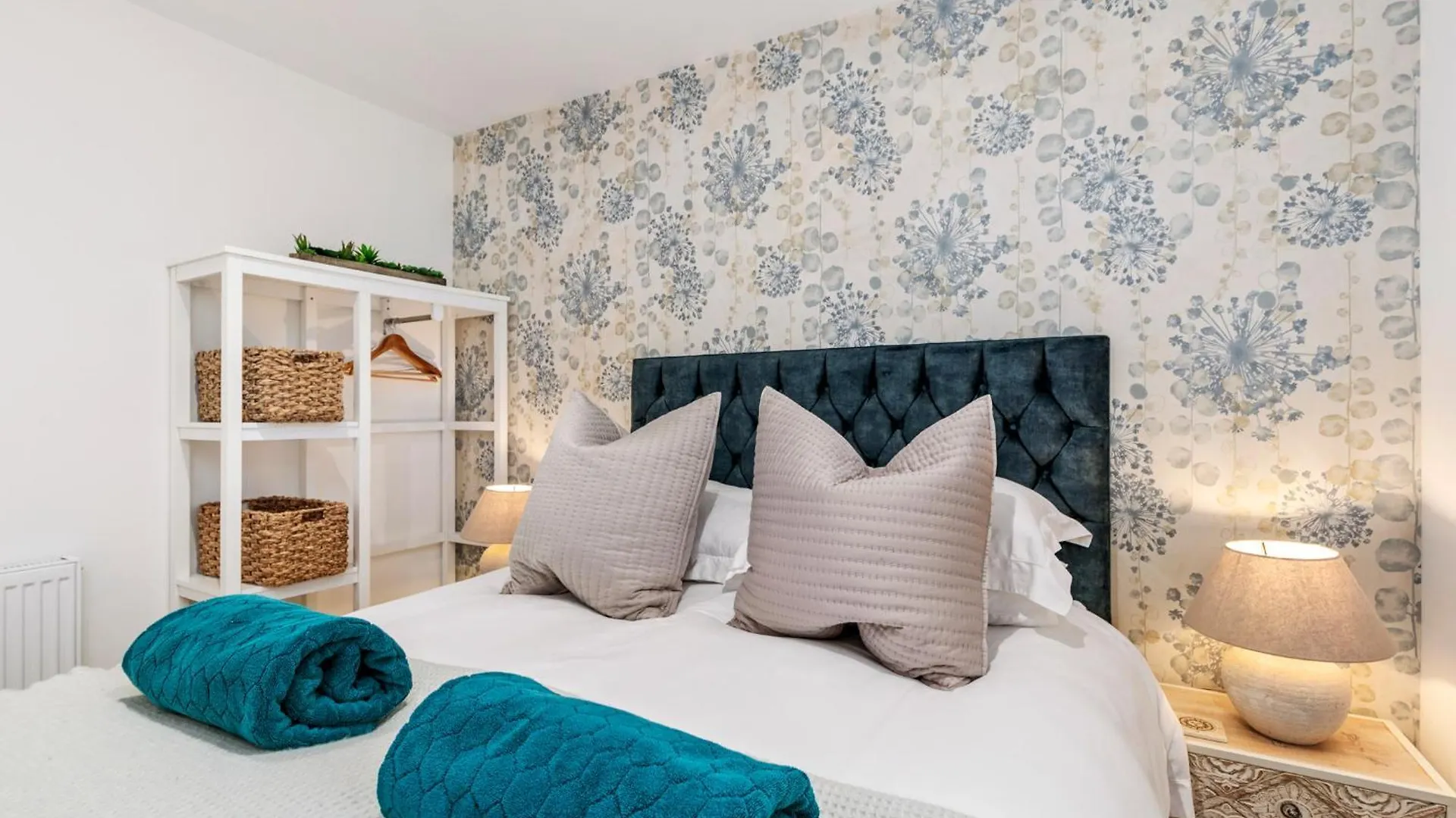 Midnight - Spectacular Sea And Harbour Views Apartment Tenby