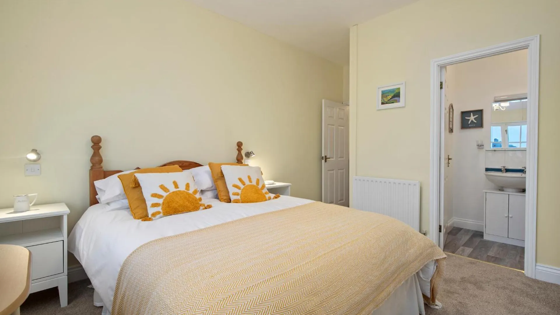 5 Sunny Cove - Direct Access Sea Views Apartment