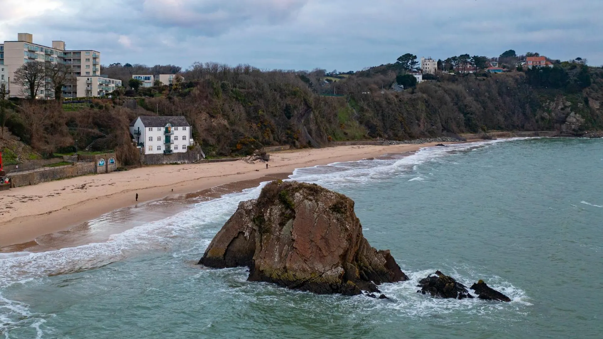 Apartment 5 Sunny Cove - Direct Access Sea Views *
