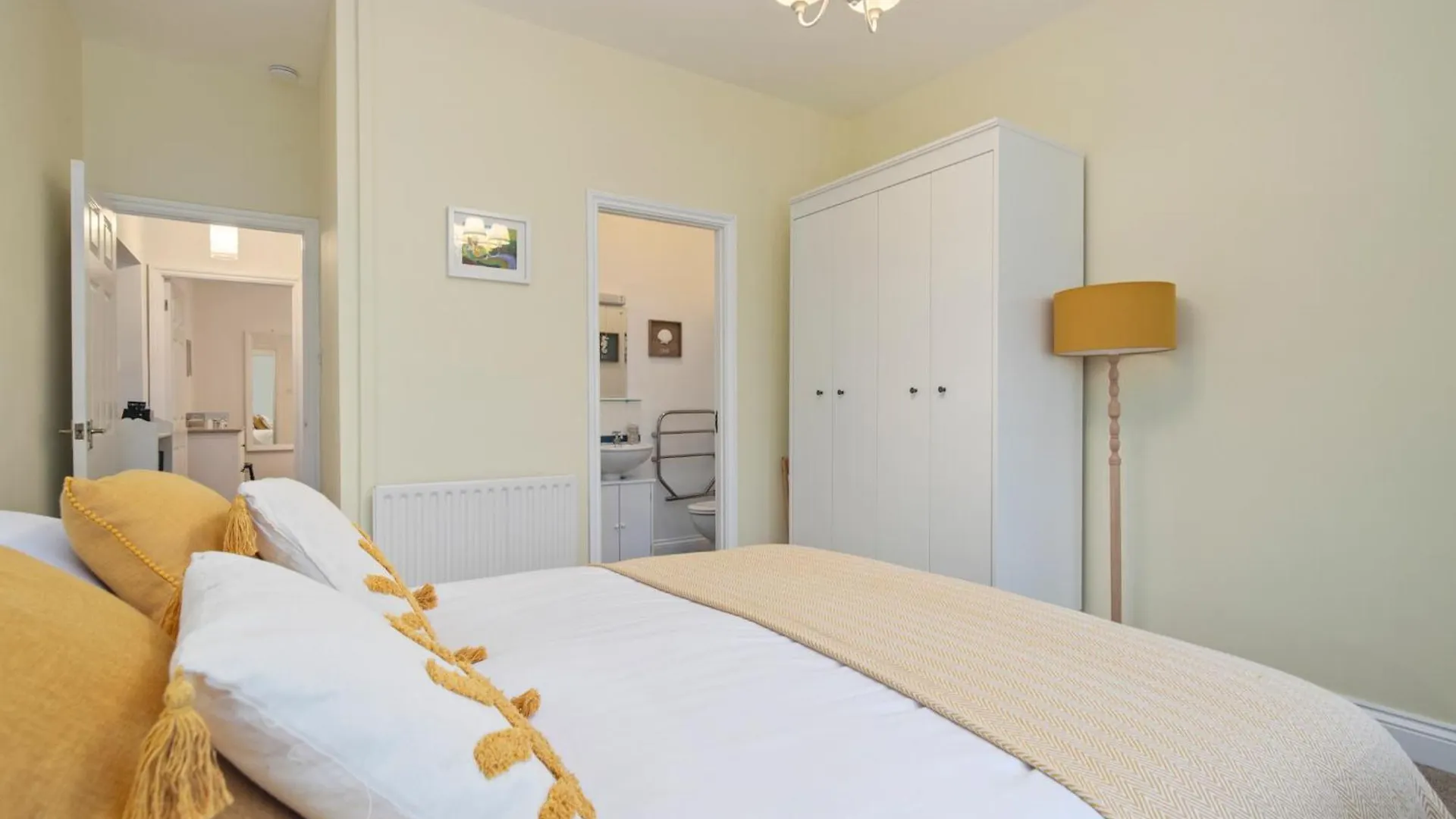 Apartment 5 Sunny Cove - Direct Access Sea Views Tenby