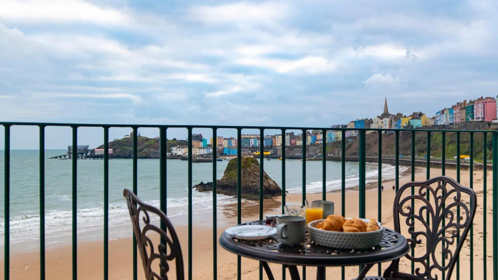 5 Sunny Cove - Direct Access Sea Views Apartment