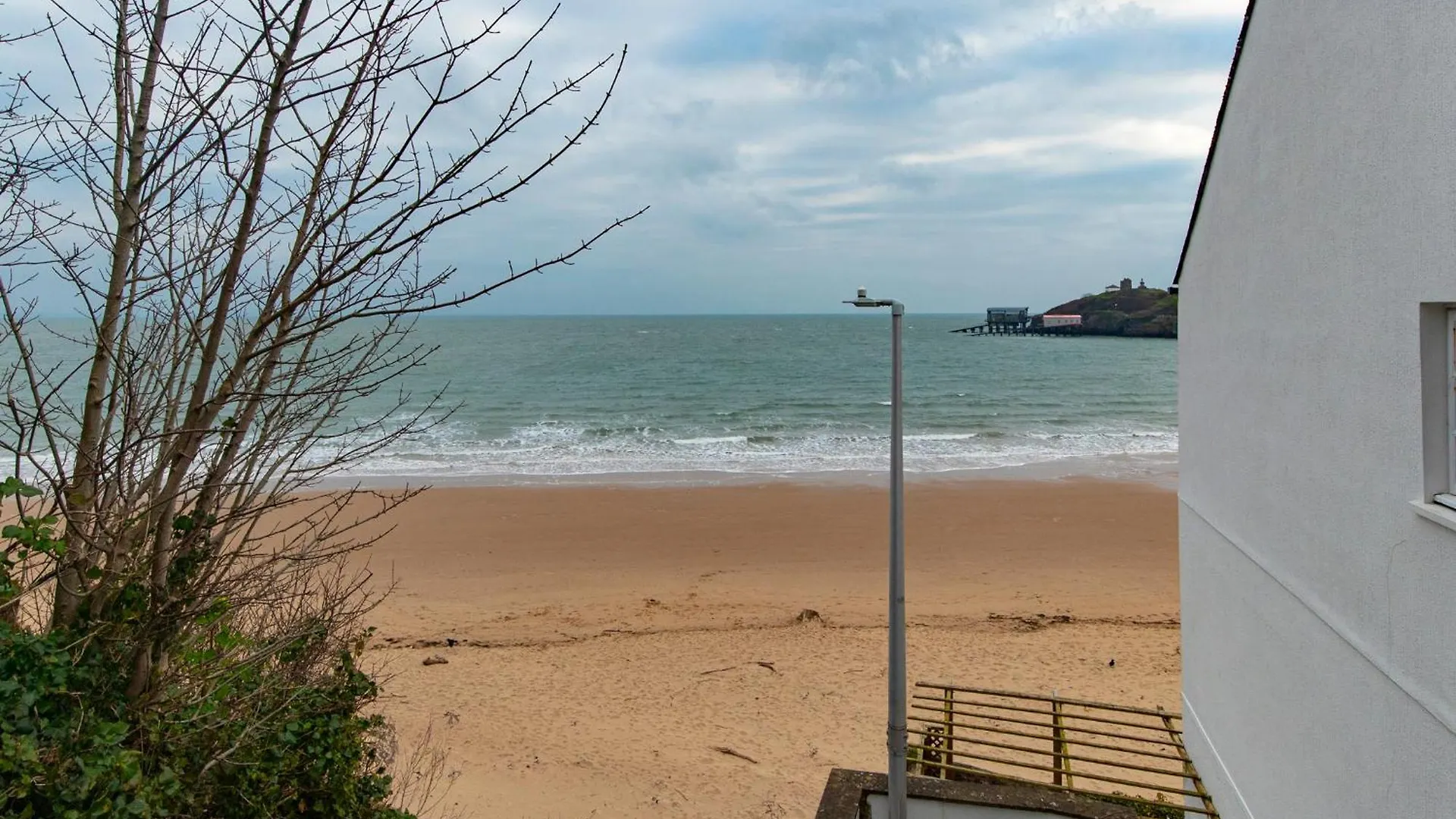 5 Sunny Cove - Direct Access Sea Views * Tenby