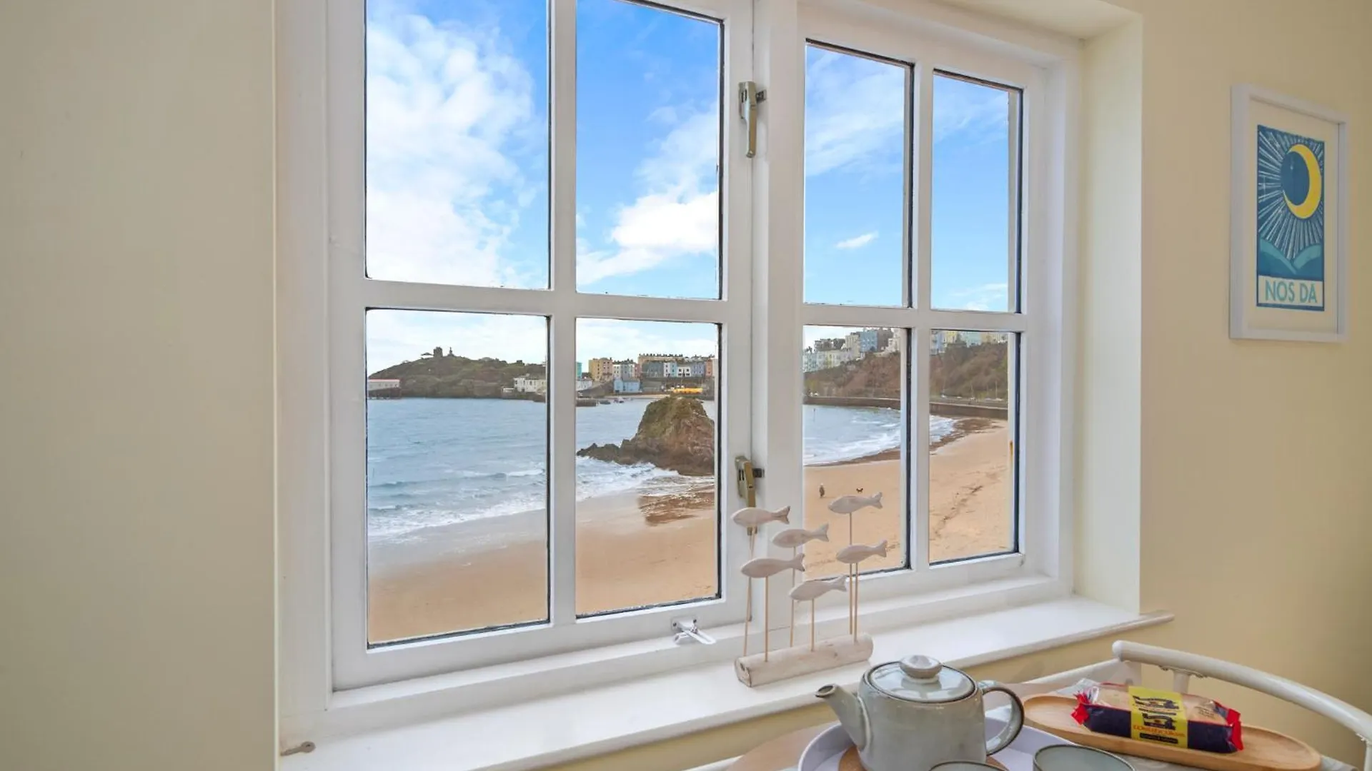 5 Sunny Cove - Direct Access Sea Views Apartment Tenby