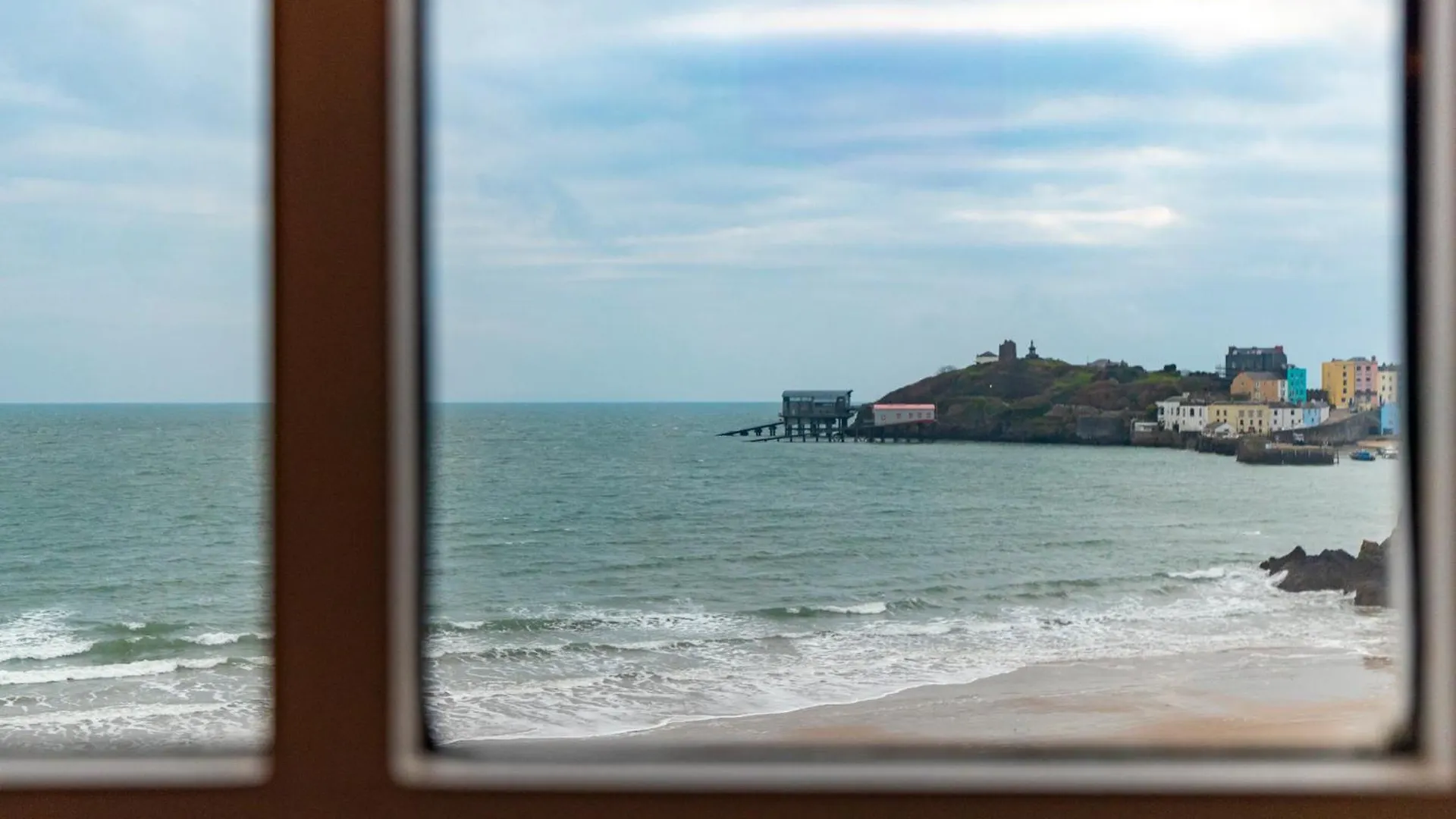 5 Sunny Cove - Direct Access Sea Views Tenby