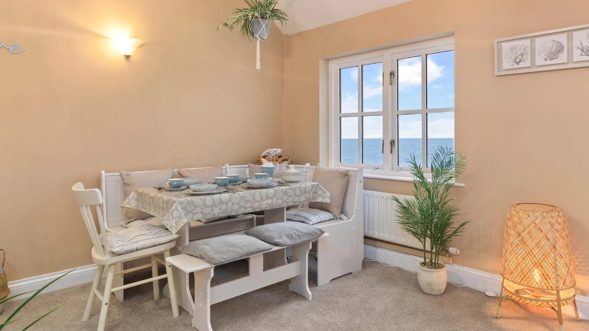 Apartment 5 Sunny Cove - Direct Access Sea Views *