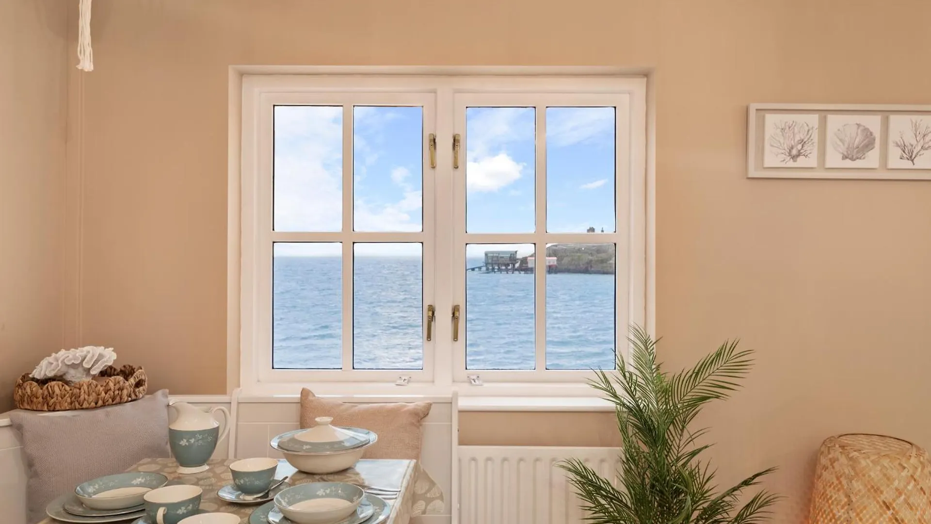5 Sunny Cove - Direct Access Sea Views *