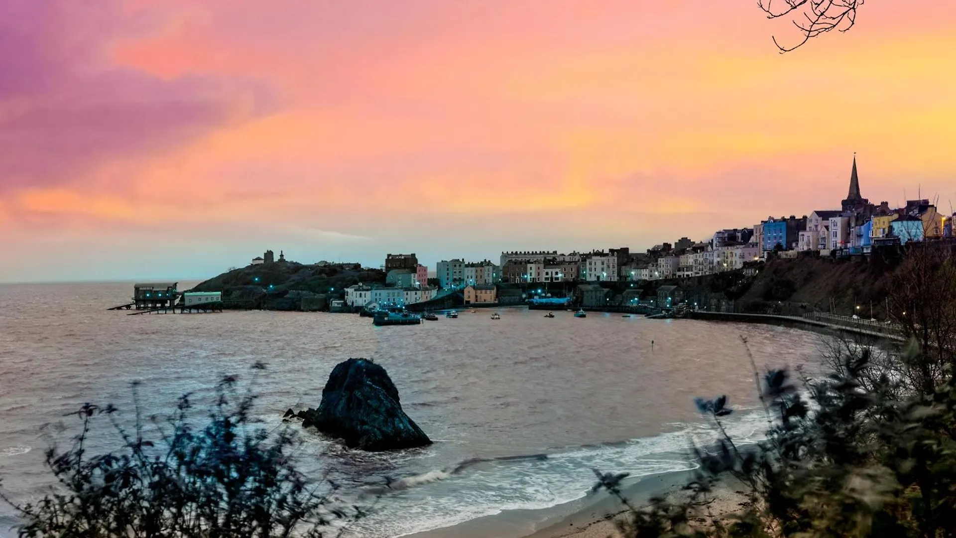 5 Sunny Cove - Direct Access Sea Views * Tenby