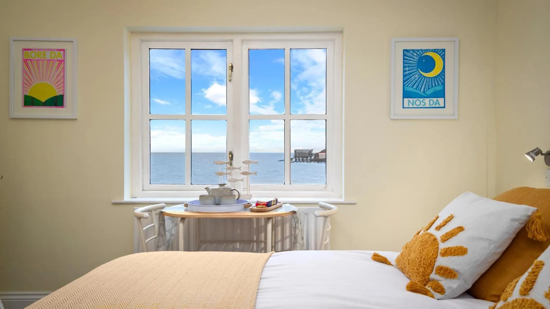 Apartment 5 Sunny Cove - Direct Access Sea Views