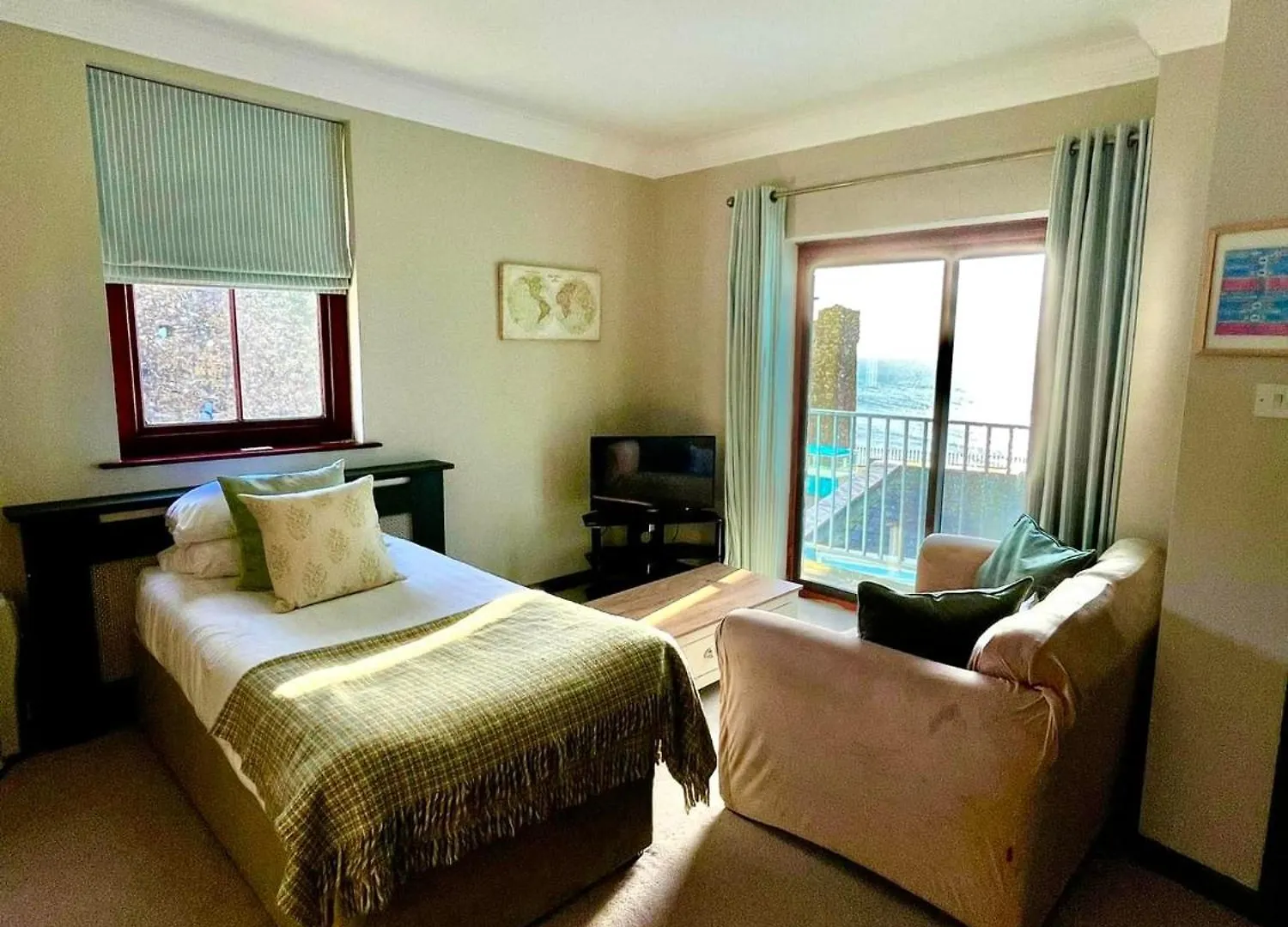 No: 1 The Esplanade Guest Accommodation. Bed and breakfast