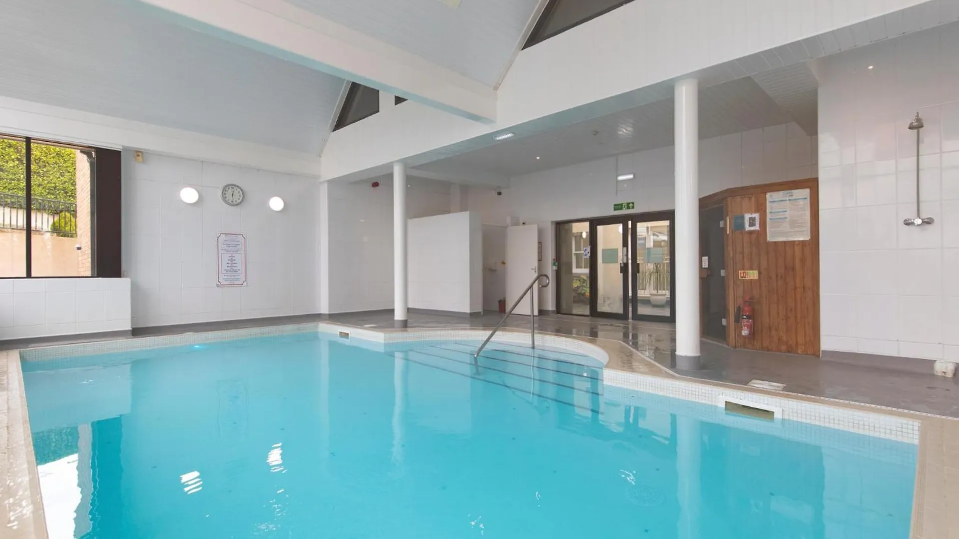 10 Mansion House - Indoor Pool Sea Views Gym Apartment Tenby