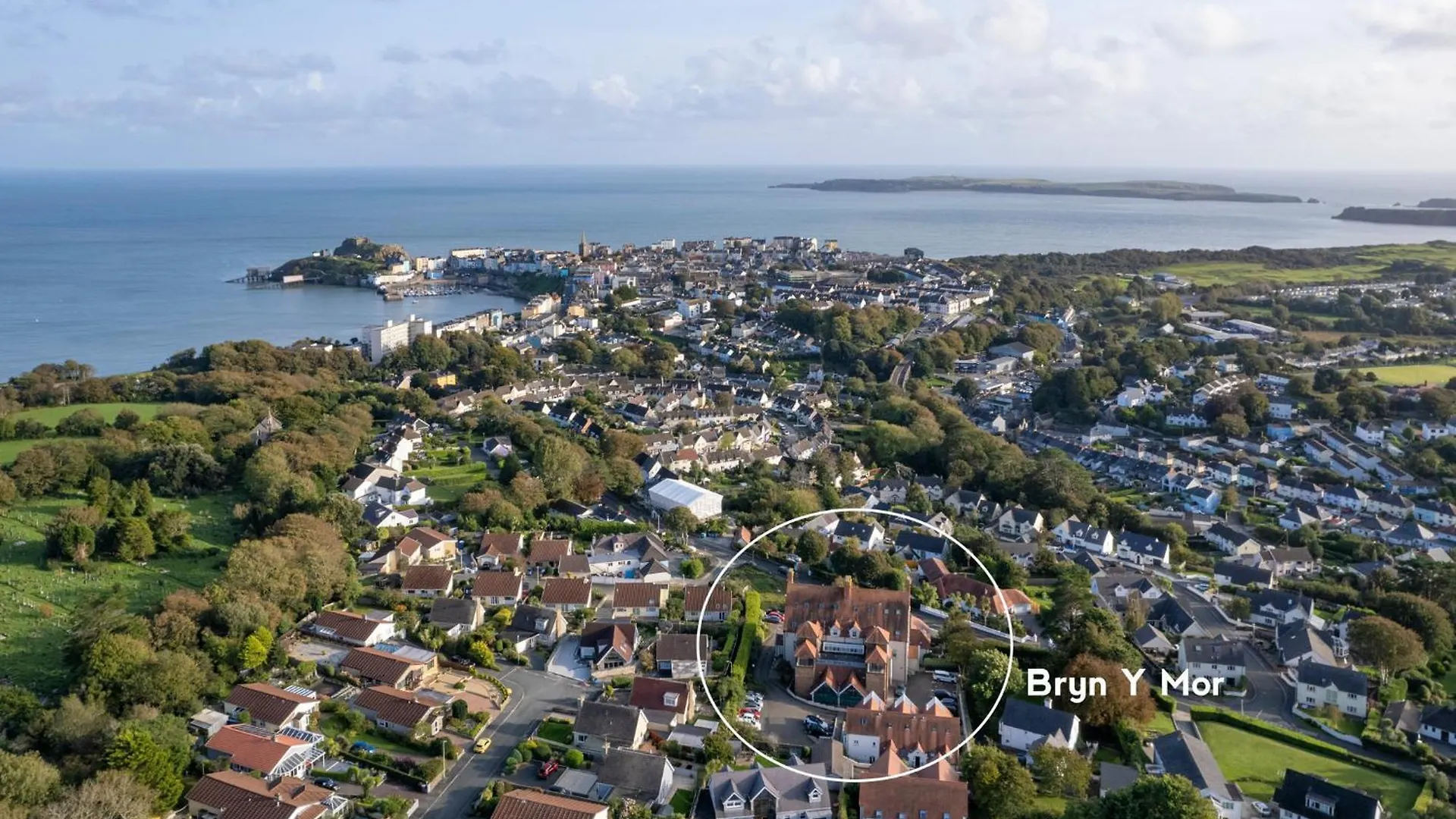 Apartment 10 Mansion House - Indoor Pool Sea Views Gym Tenby