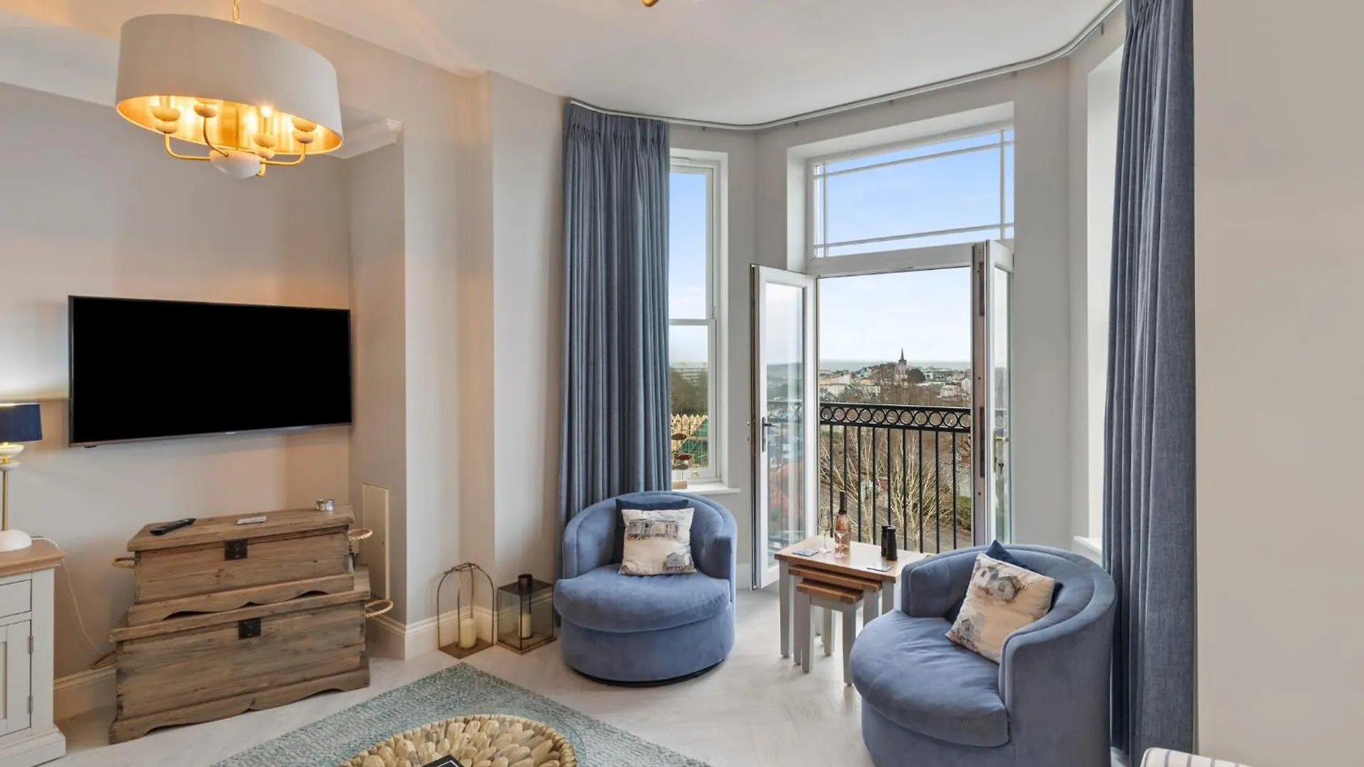 10 Mansion House - Indoor Pool Sea Views Gym Apartment