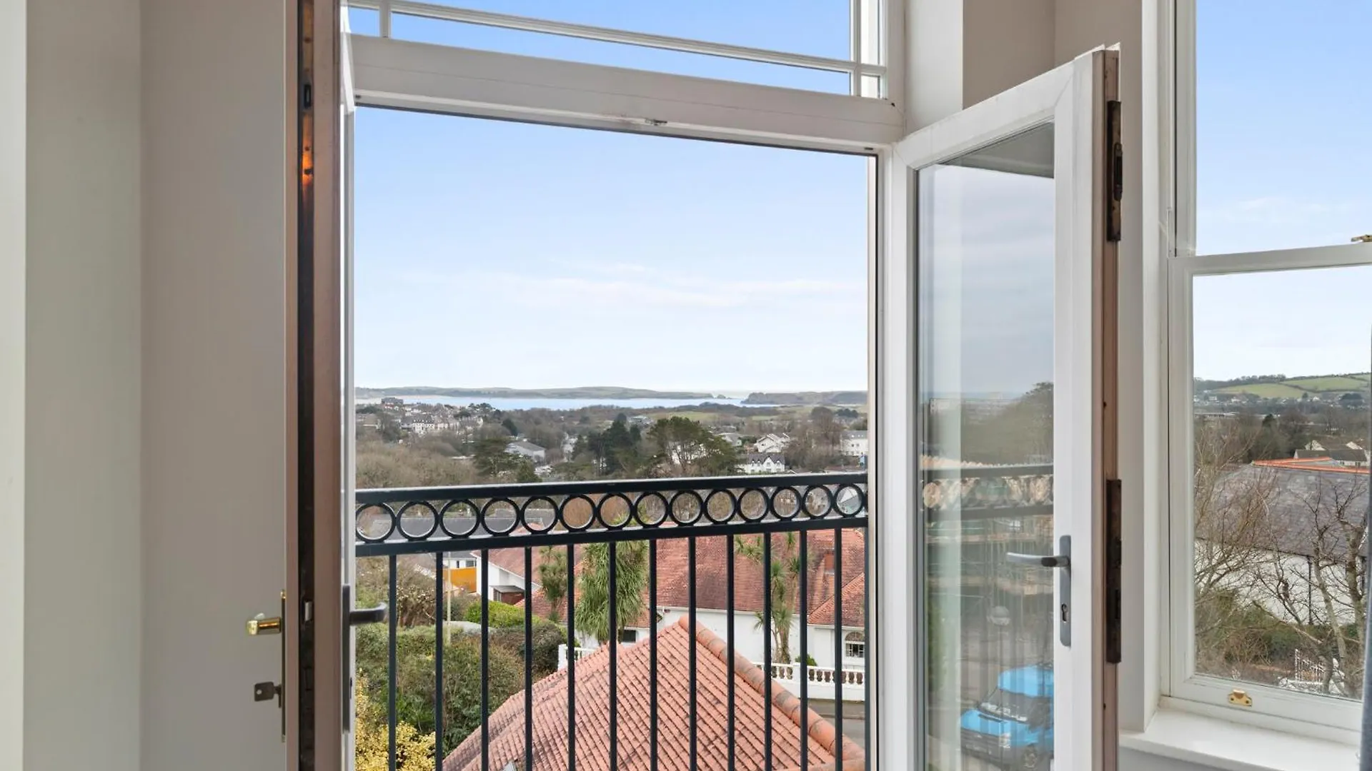 10 Mansion House - Indoor Pool Sea Views Gym Apartment *