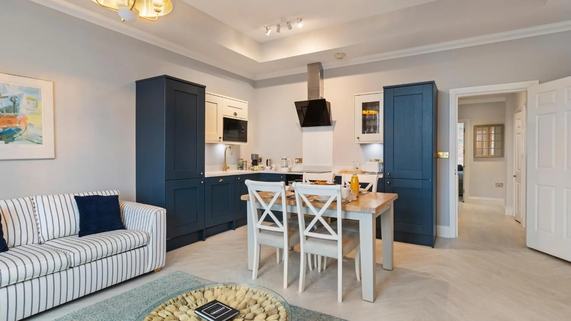 Apartment 10 Mansion House - Indoor Pool Sea Views Gym Tenby