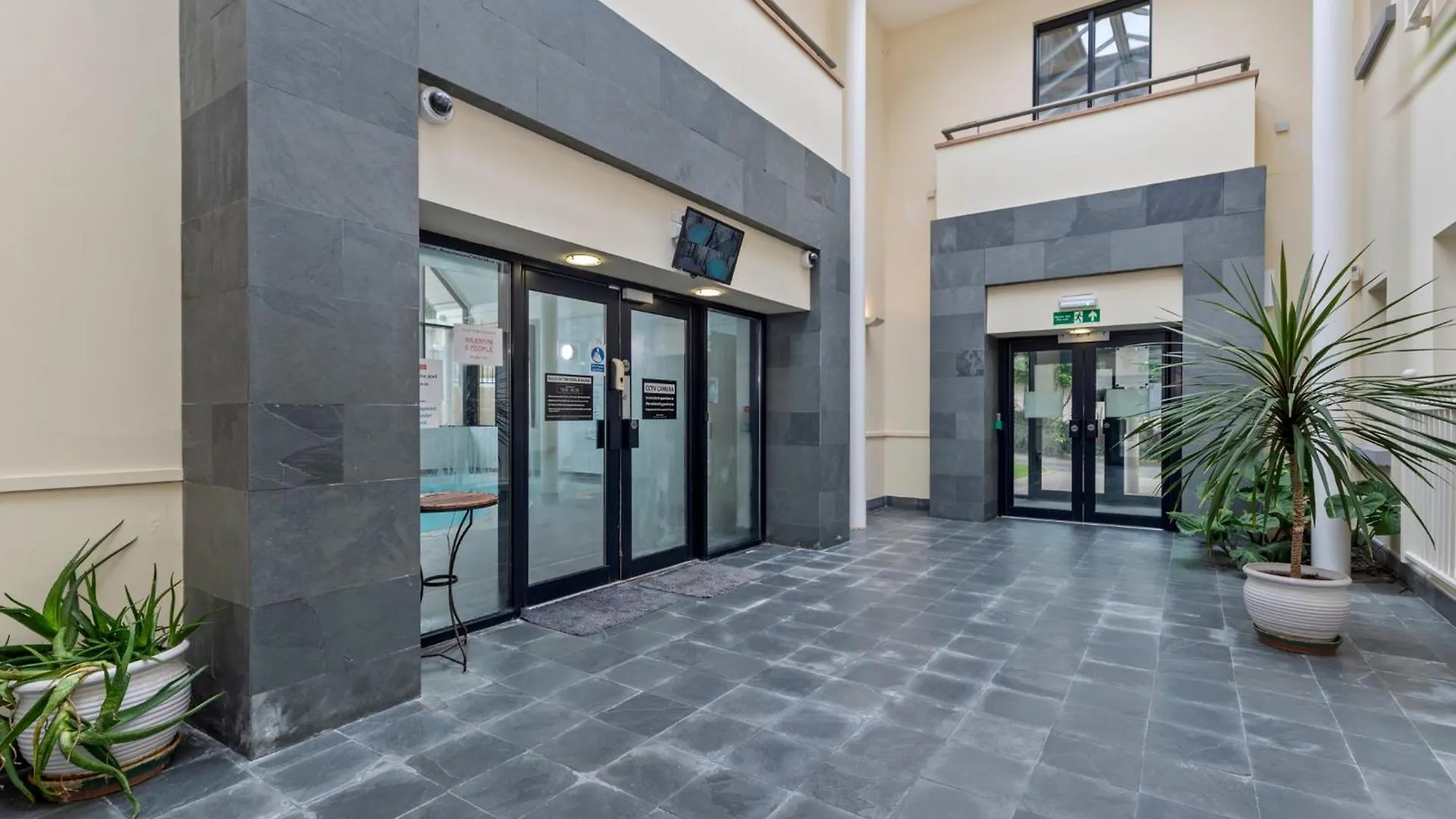 Apartment 10 Mansion House - Indoor Pool Sea Views Gym