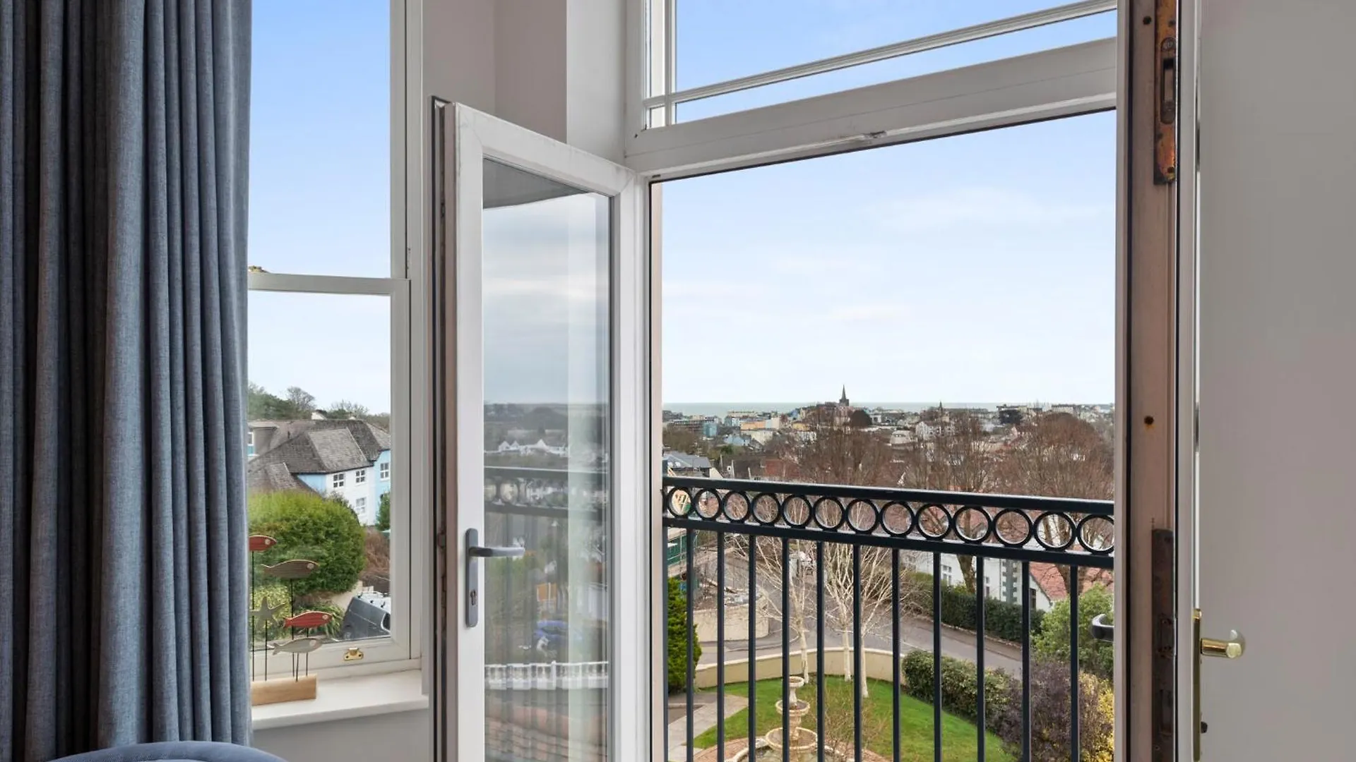 10 Mansion House - Indoor Pool Sea Views Gym Apartment *