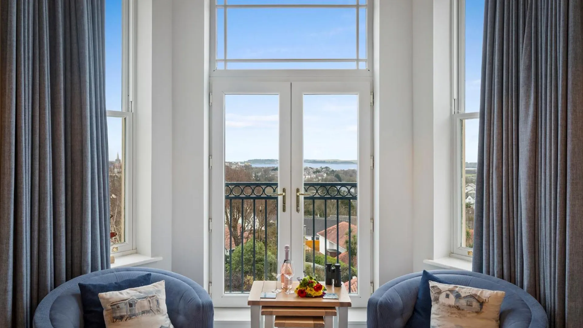 Apartment 10 Mansion House - Indoor Pool Sea Views Gym Tenby