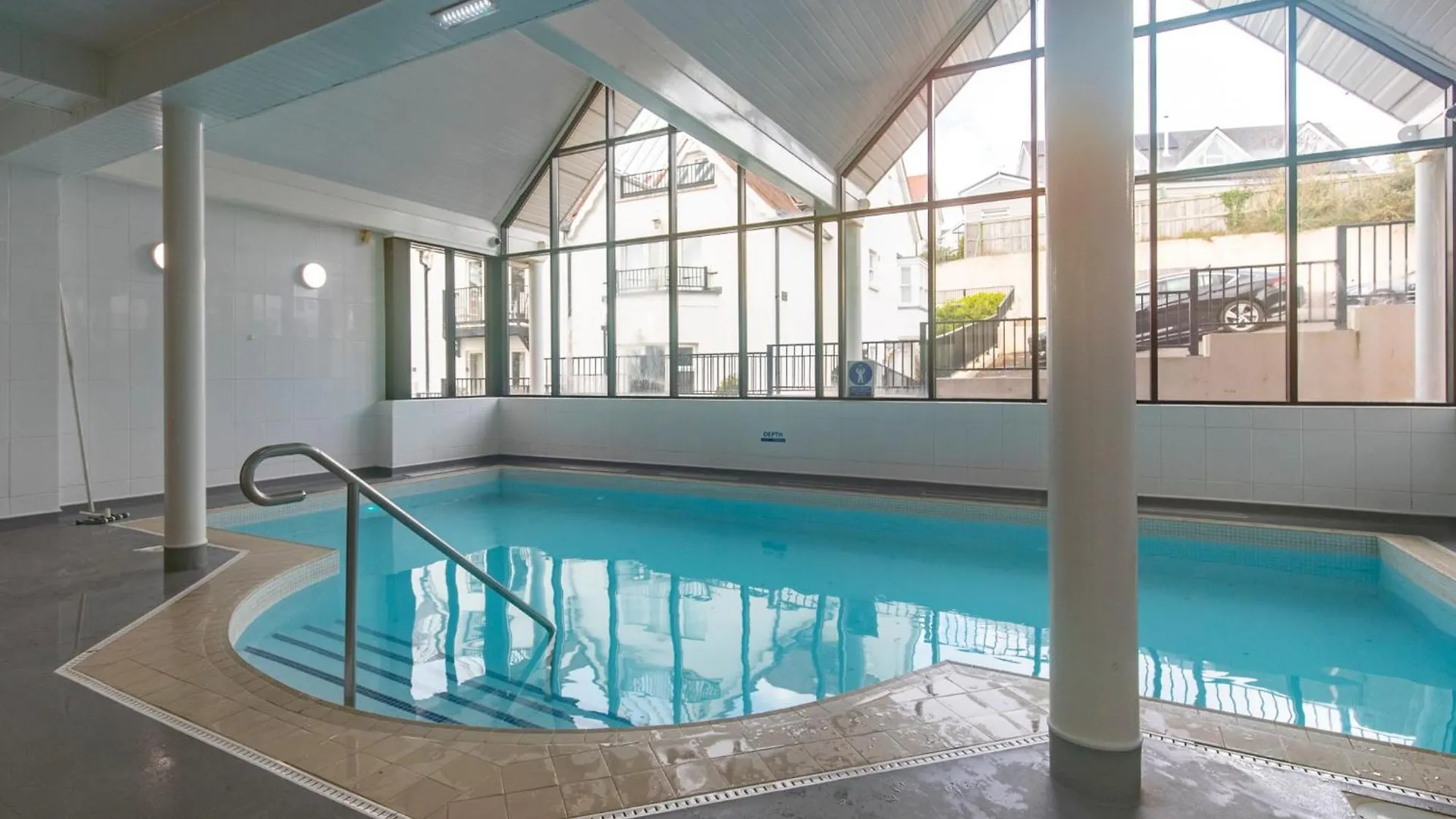 Apartment 10 Mansion House - Indoor Pool Sea Views Gym *