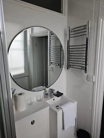 Sleepy Puffin Guest house *