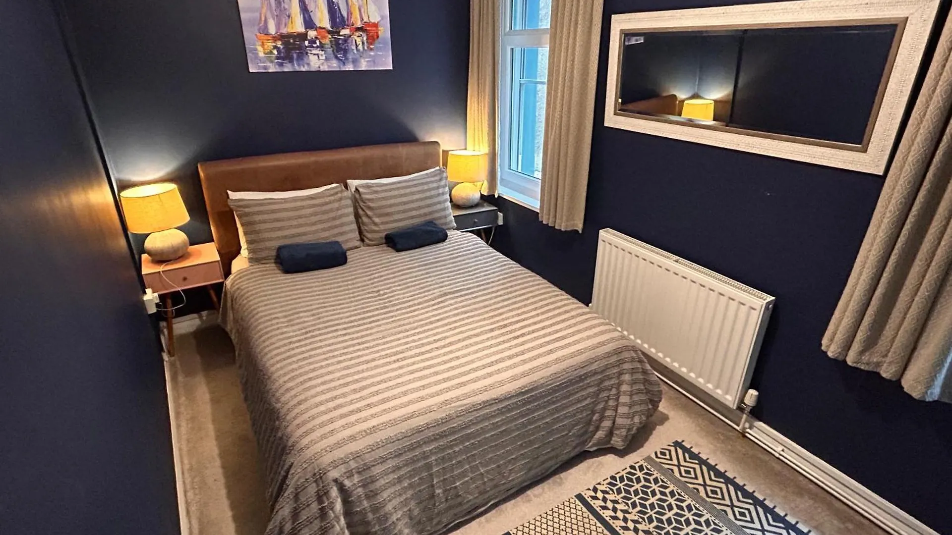 Private Pad - View Of High Street *