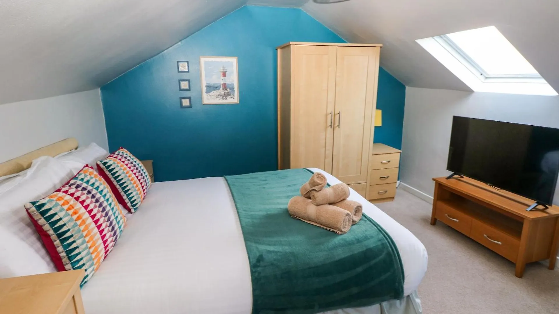 Stones Throw * Tenby