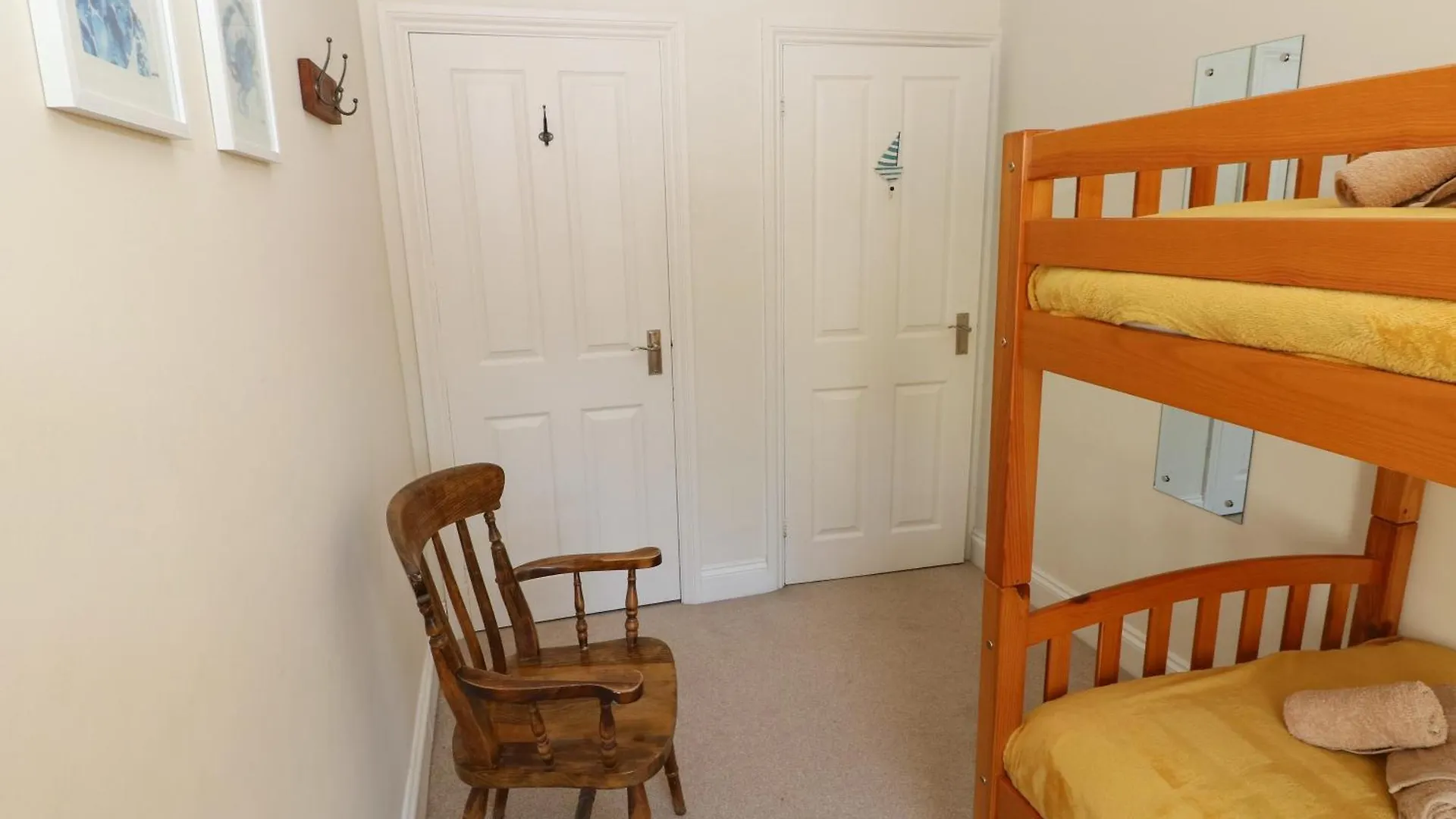 Holiday home Stones Throw *