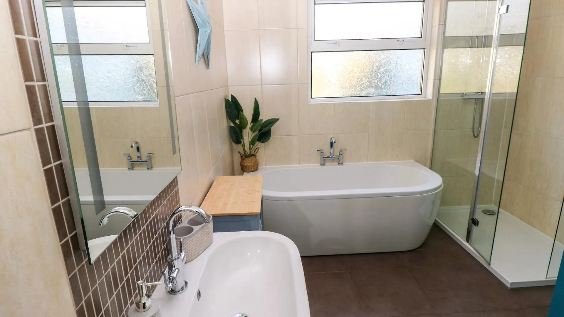 Holiday home Stones Throw Tenby