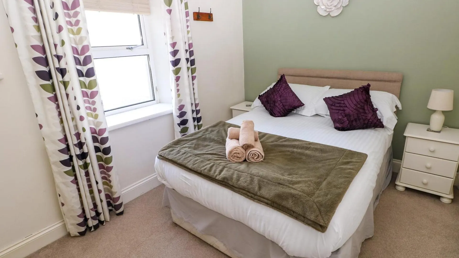 Holiday home Stones Throw Tenby