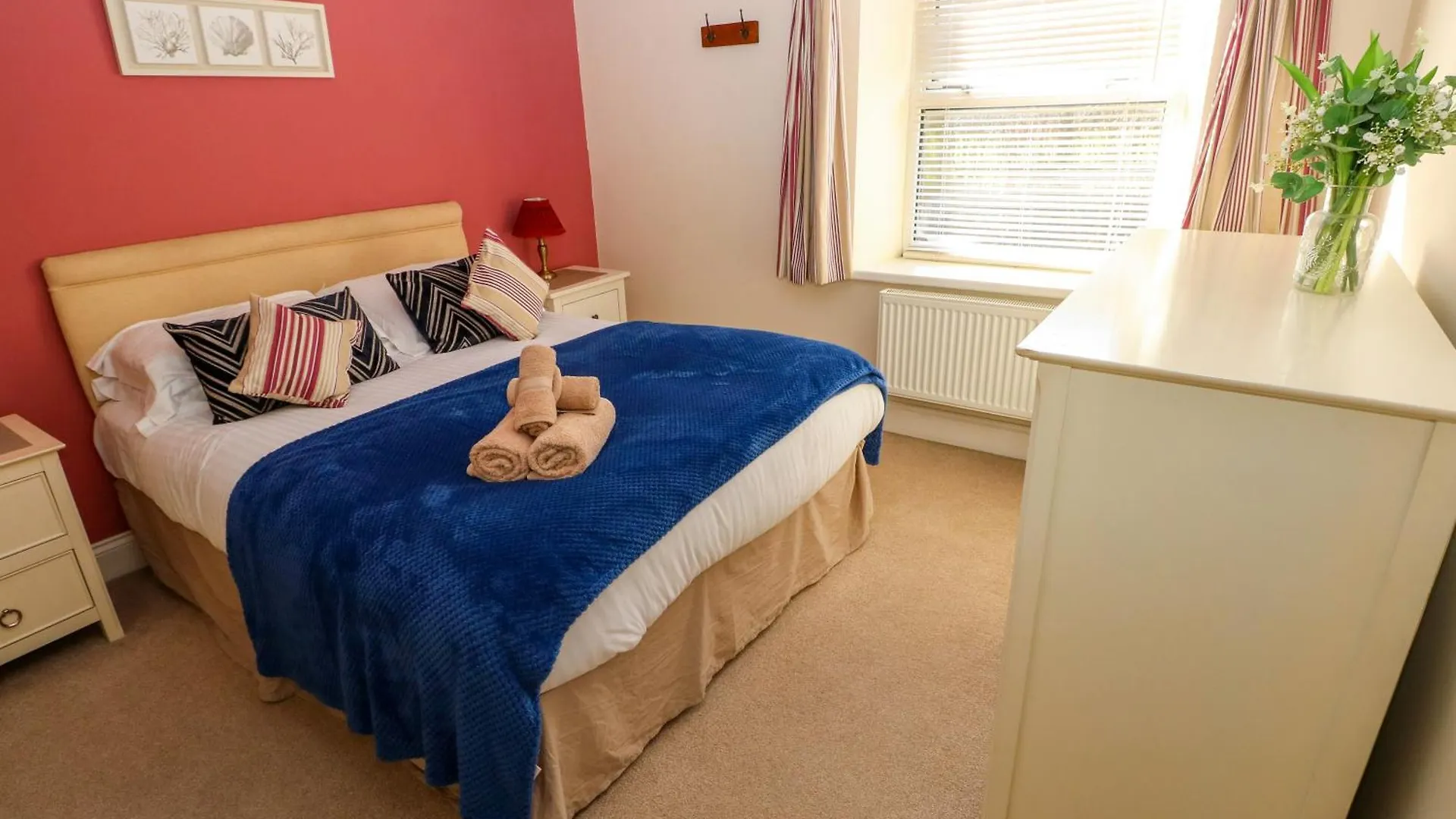 Holiday home Stones Throw *