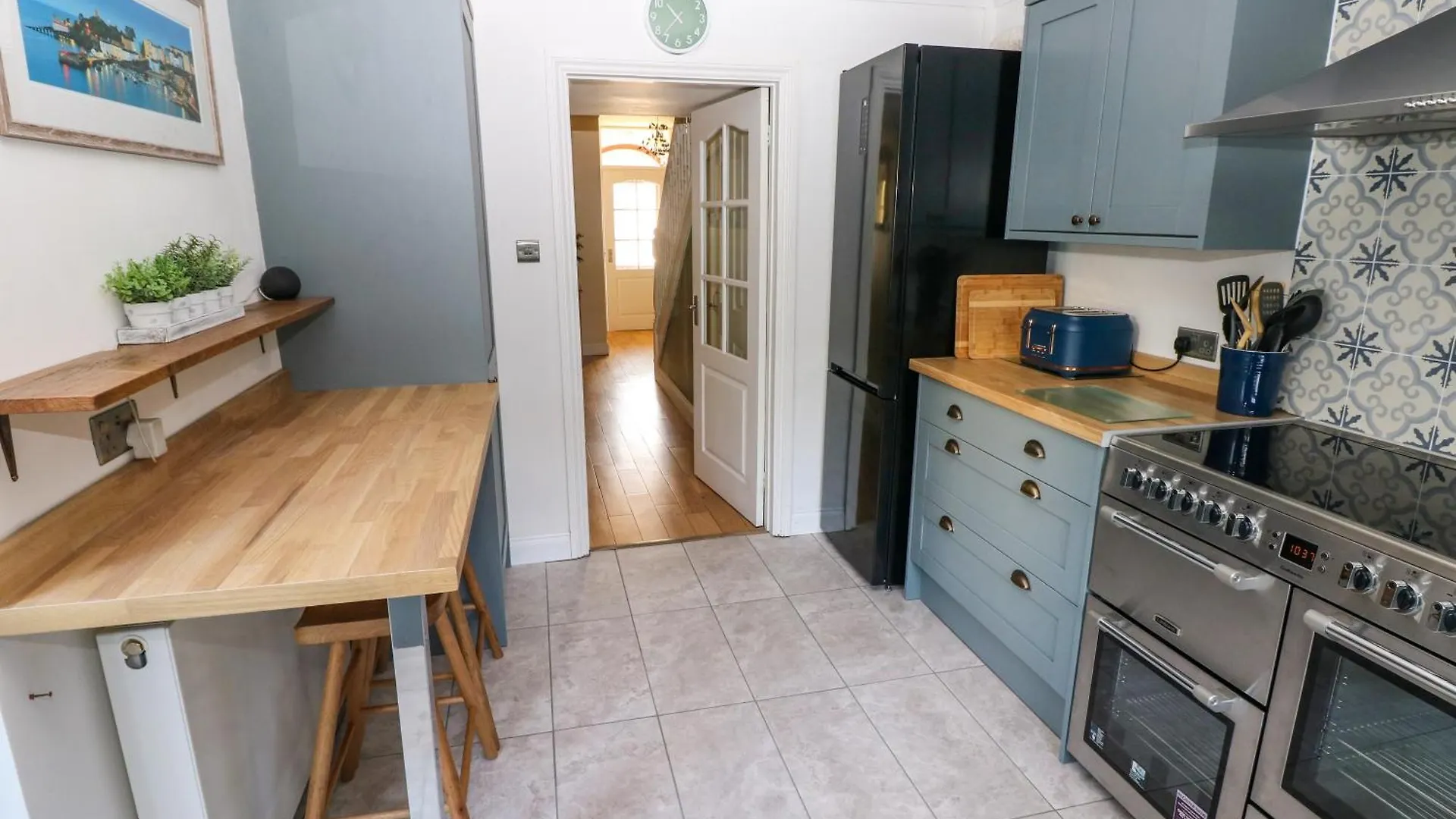 Holiday home Stones Throw Tenby