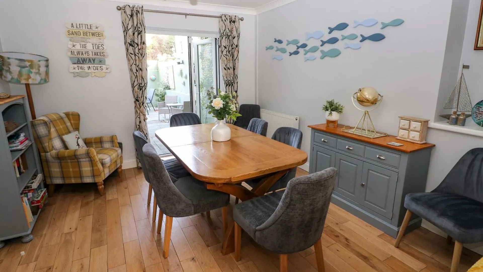 Holiday home Stones Throw *