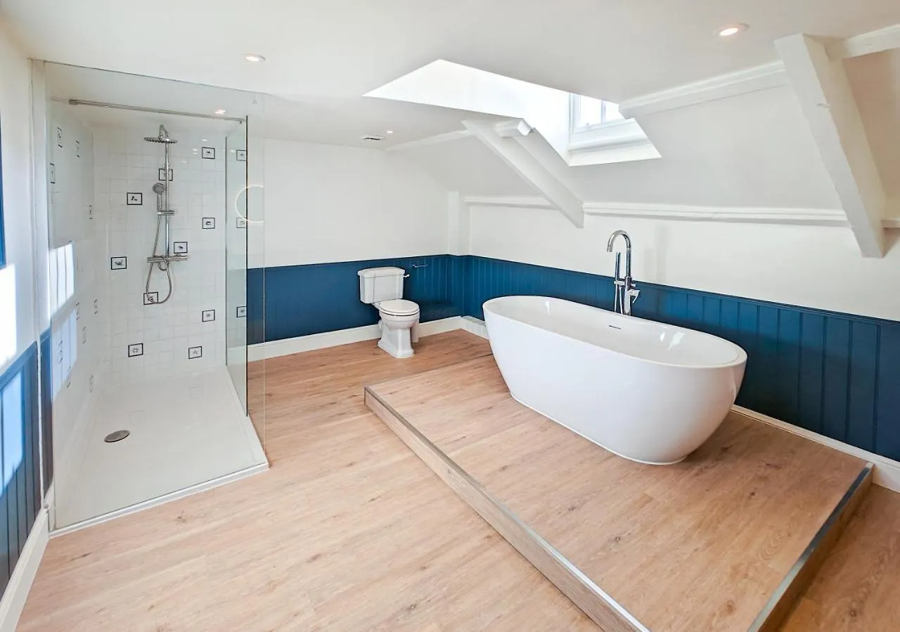 Belle Vue House *