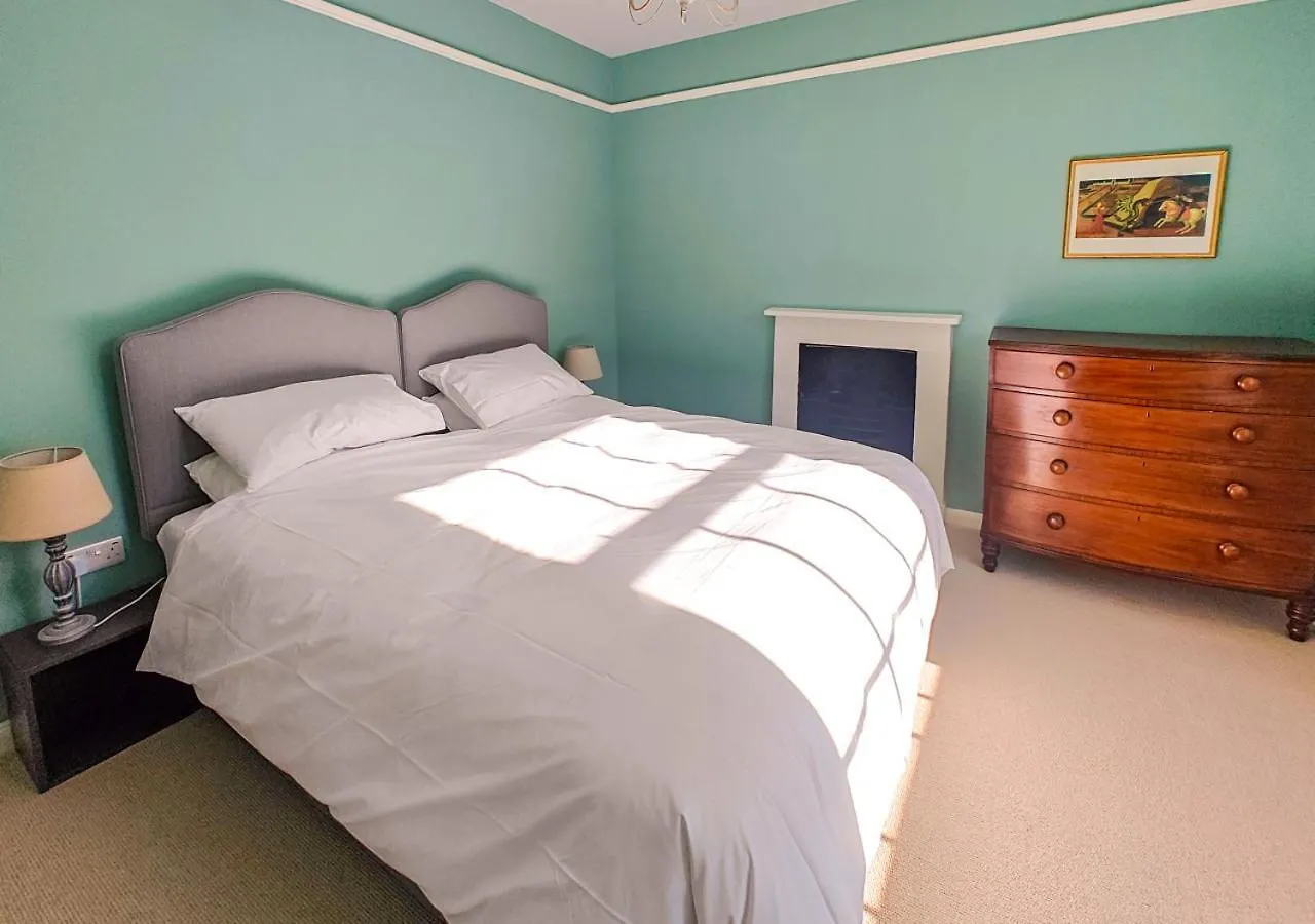 Belle Vue House *