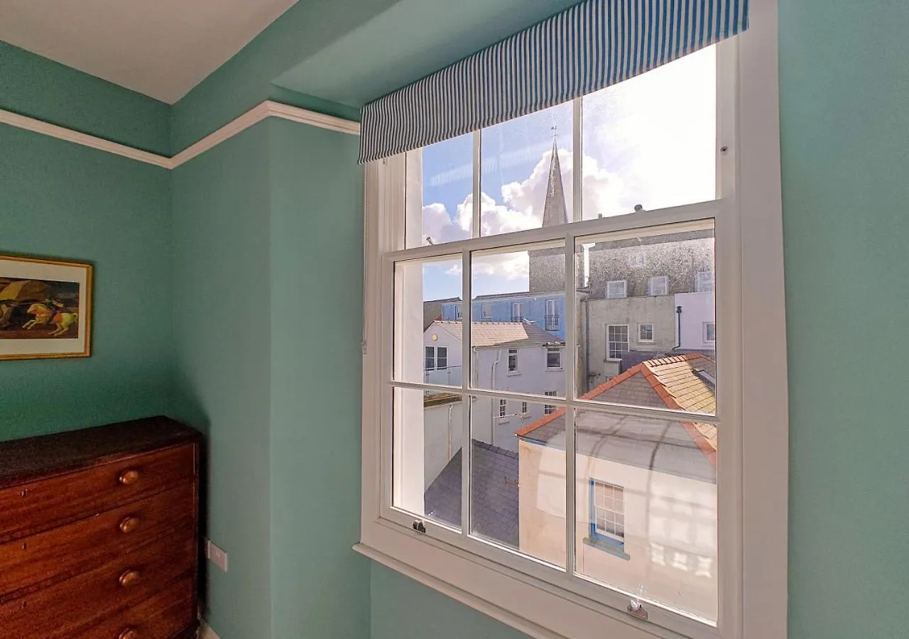 Belle Vue House * Tenby
