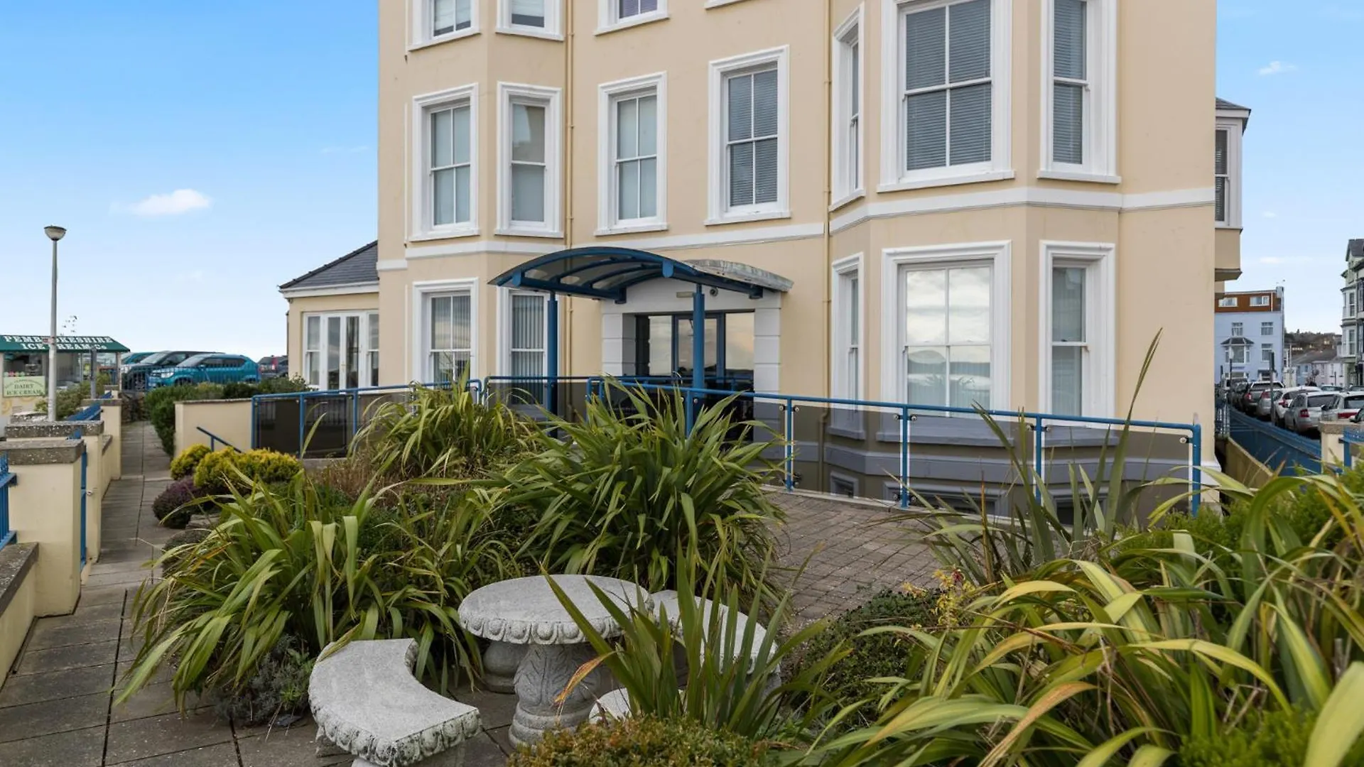 2 South Court - * Tenby