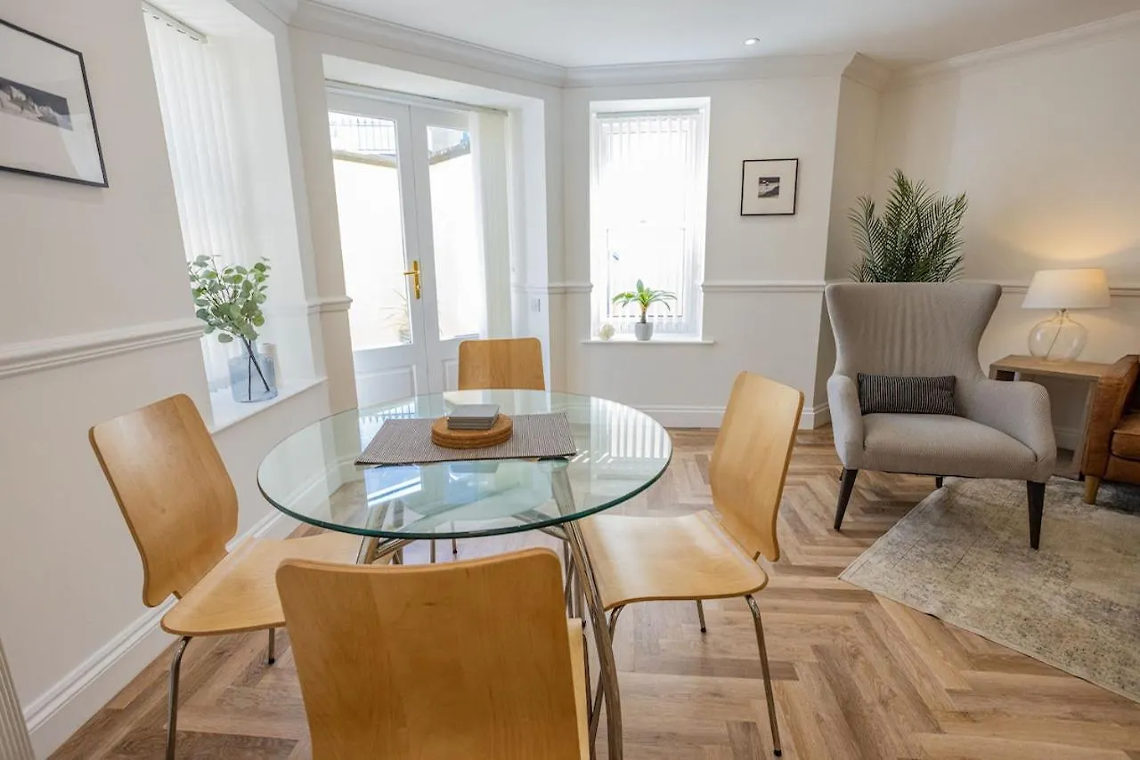 Apartment 2 South Court - Tenby