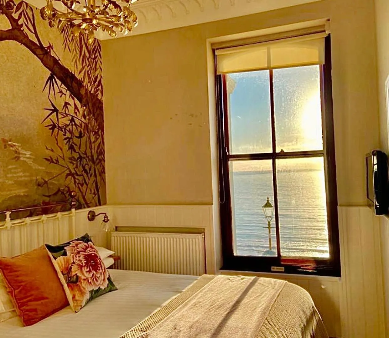 No: 1 The Esplanade Guest Accommodation. Tenby