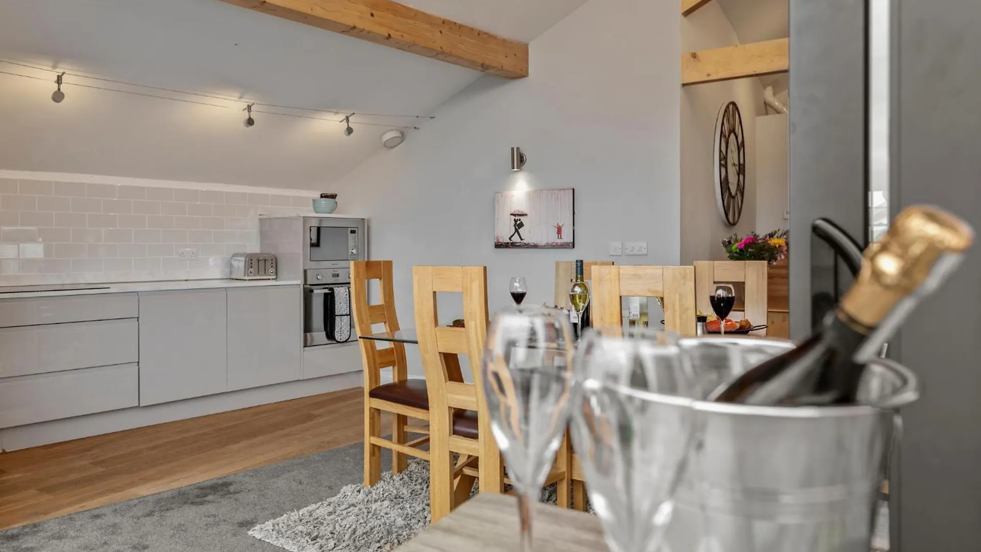 Billycan Penthouse - Town Centre Apartment Tenby